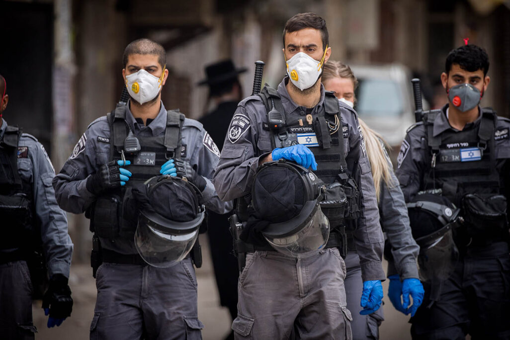 שוטרי מג"ב ברחוב בירושלים. 31 במרץ (צילום: יונתן זינדל/פלאש90)