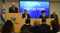 ראש הממשלה בנימין נתניהו ושר הבריאות יעקב ליצמן במסע"ת בנושא נגיף הקורונה משרד הבריאות בירושלים
צילום: חיים צח / לע"מ
Photos By : Haim Zach / GPO