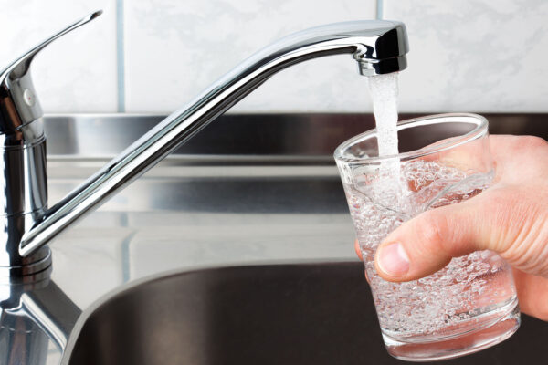 ברז מים במטבח (צילום אילוסטרציה: Shutterstock)