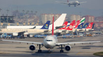 מטוסים בשדה תעופה. ארכיון. (צילום: Fasttailwind / Shutterstock.com)