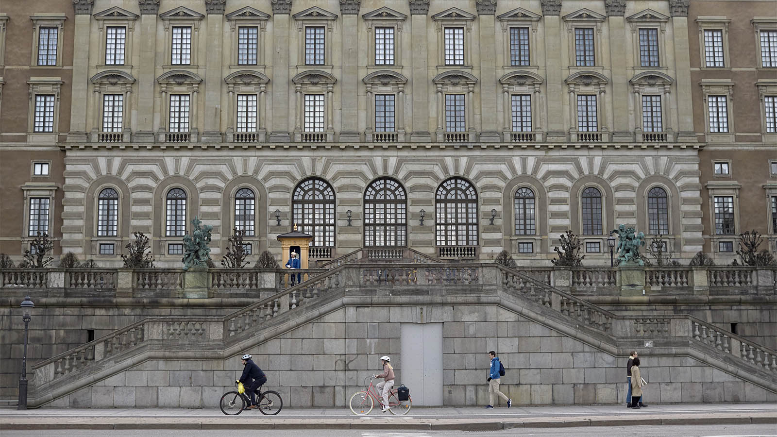 הארמון המלכותי בשטוקהולם, שוודיה. 8 באפריל 2020. (AP Photo/Andres Kudacki)