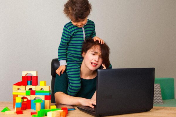 עבודה מהבית, "עם ילדים על הראש". אילוסטרציה (Shutterstock)