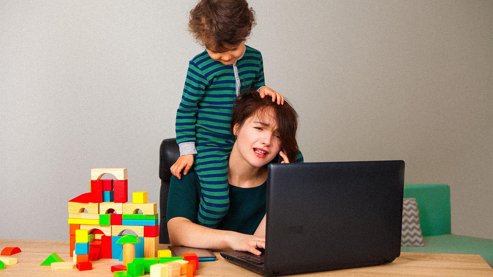 עבודה מהבית, &quot;עם ילדים על הראש&quot;. אילוסטרציה (Shutterstock)