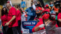 הפגנת עצמאים מחוץ לכנסת בזמן הגל הראשון (יונתן זינדל / פלאש 90)