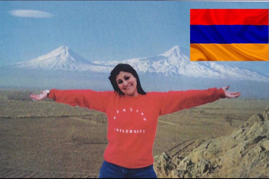 אנוש נקשיאן מול האררט &#8211; גבול ארמניהأنوش نكشيان مقابل ارارت &#8211; الحدود بين أرمينيا وتركيا في أوائل التسعينات. &quot;&quot;الآن هناك قمتان في حياتي، واحدة هي أنت حبي والأخرى هي جبل أرارات&quot;. (الصورة بإذن من الضيفة) טורקיה (התמונה באדיבות המרואיינת)