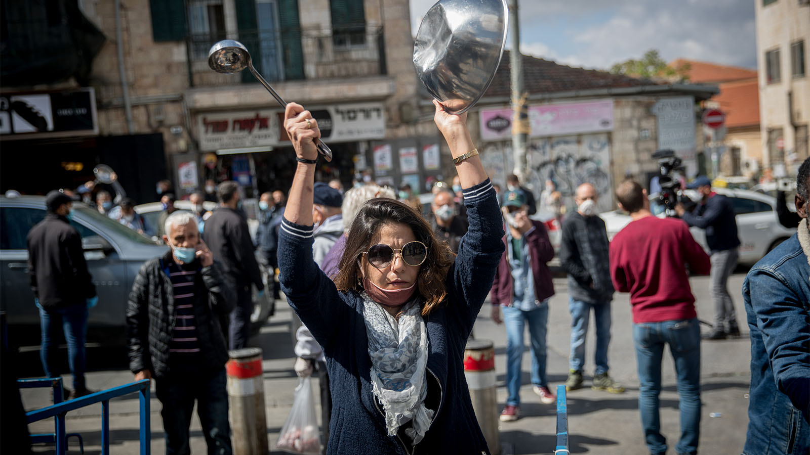 Protestors make their voices heard demanding more aid for the self-employed. (Photograph: Yonatan Zindel/ Flash90)