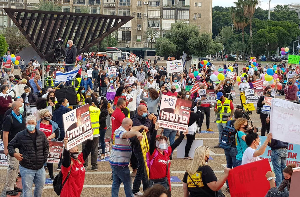 הפגנת ארגוני העצמאים בכיכר רבין בגל הראשון (צילום: יח"צ)