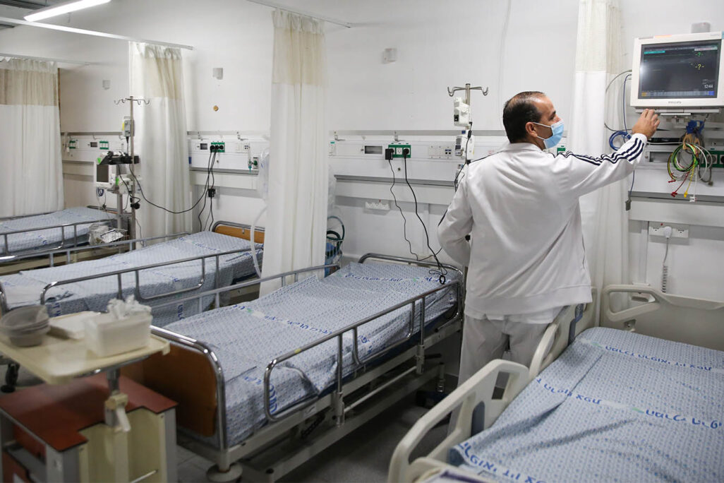 COVID-19 intensive care unit at Ziv Medical Center, Safed. Medical staff in hospitals will receive compensation for days spent in quarantine. Doctors working in the community will not.  (Photograph: David CohenFlash90)