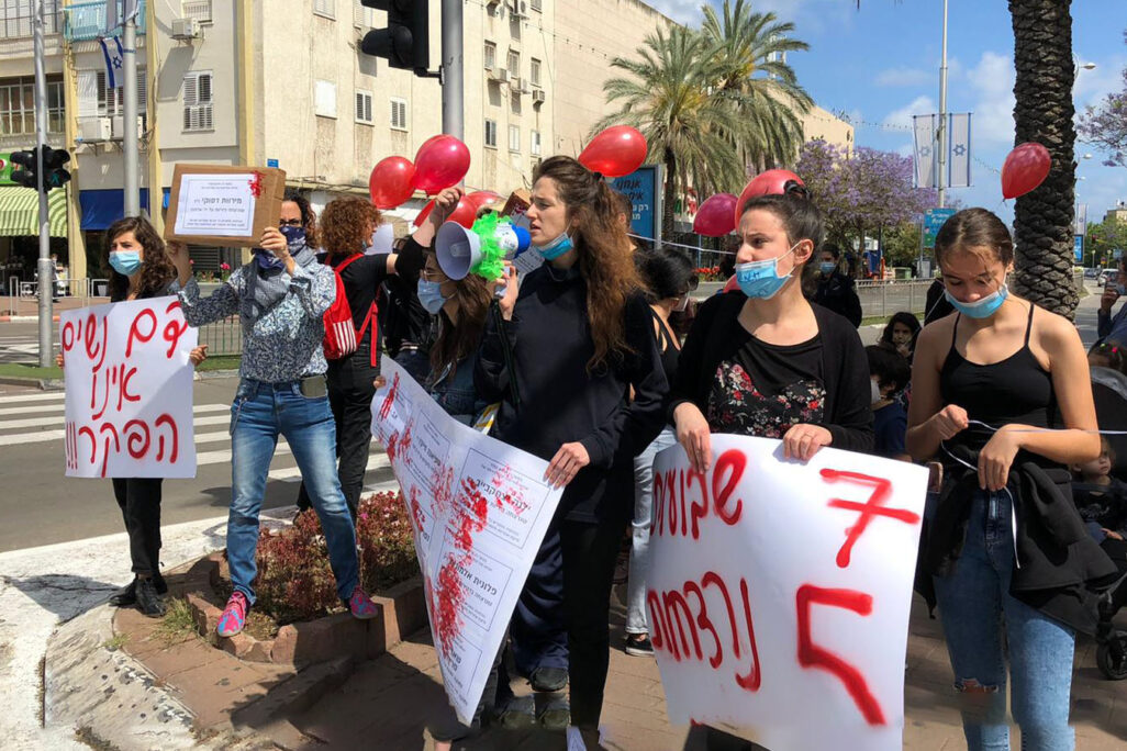 Protesting domestic violence and in Holon, May 6 (Photograph: Anat Nir)