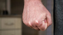 אלימות במשפחה. אילוסטרציה (צילום: Shutterstock)