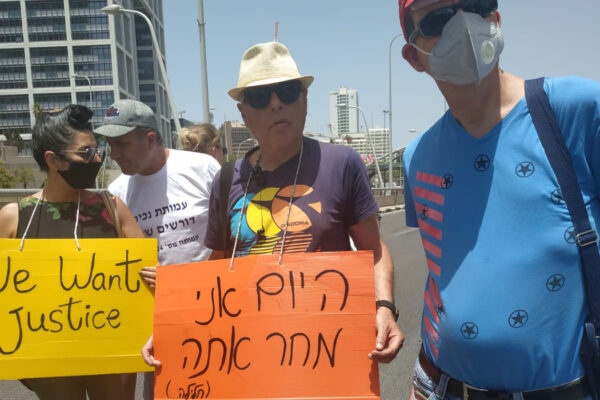 הנכים חוסמים את עזריאלי (צילום: לביא נאור דובר מחאת הנכים)