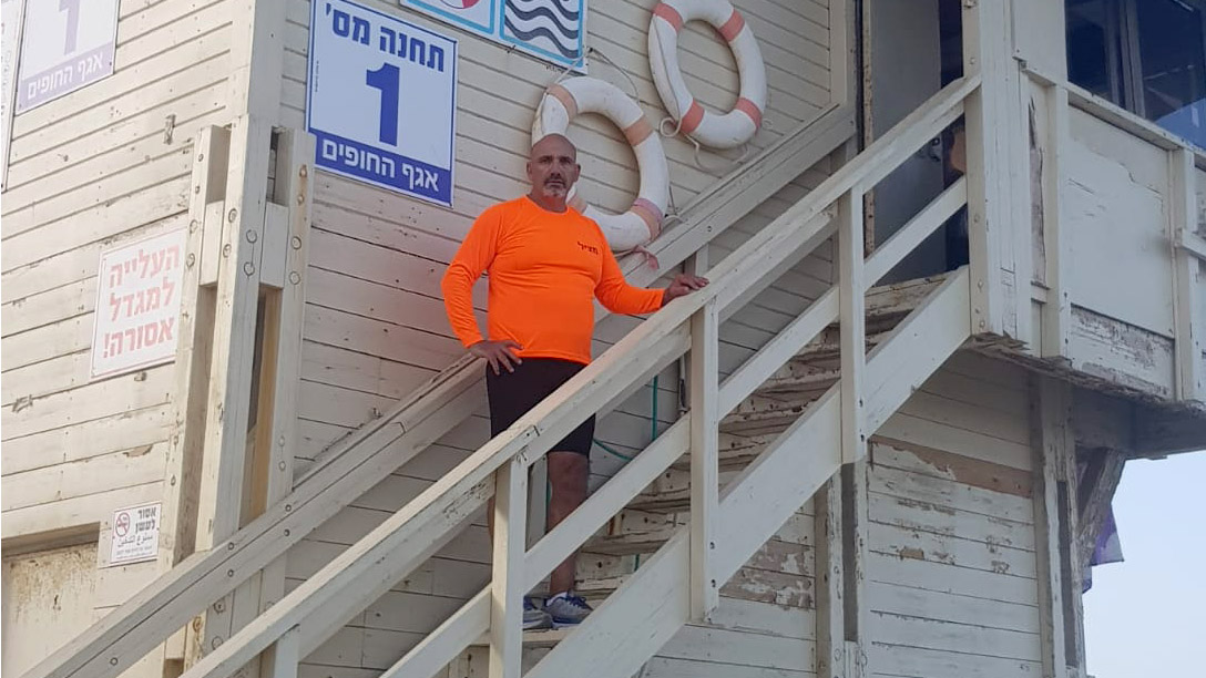 מומי בן סימון, מציל בחופי חיפה (צילום: אלבום פרטי)