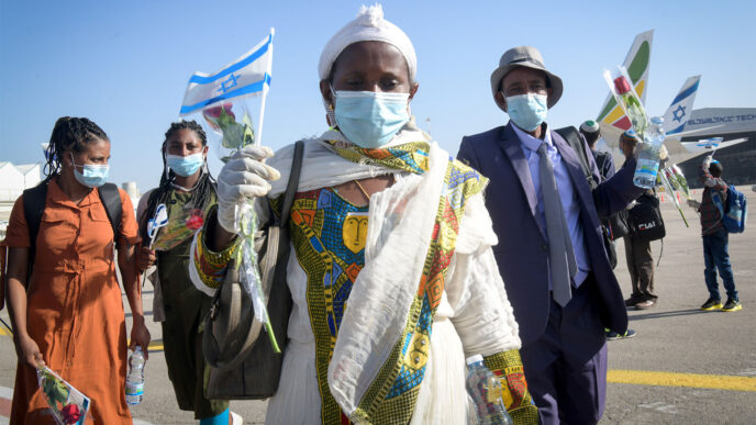 119 olim (immigrants) from Ethiopia arrive in Israel. May 21 2020. (Photo: Flash90)