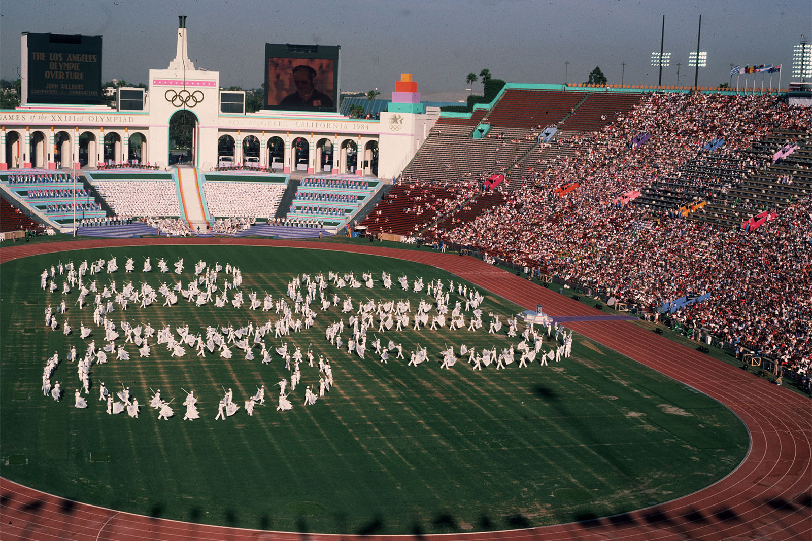 חזרות לטקס הפתיחה של המשחקים האולימפיים בלוס אנג'לס, ארה"ב 1984 (Photo by Hulton Archive/Getty Images)