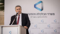 שר הכלכלה עמיר פרץ (צילום: יונתן זינדל/פלאש90)