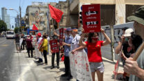 פעילי חד"ש מפגינים כעת בעקבות תאונות הבנייה בדרום ת"א (צילום: דוברות חד"ש)