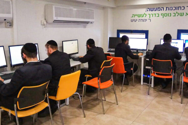 מרכז ההכוון התעסוקתי לחברה החרדית, 'מפתח' באשדוד (קרדיט: מרכז מפתח אשדוד).