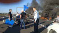 מחאת הנכים חוסמת את איילון לתנועה (צילום: לביא נאור דובר המחאה)