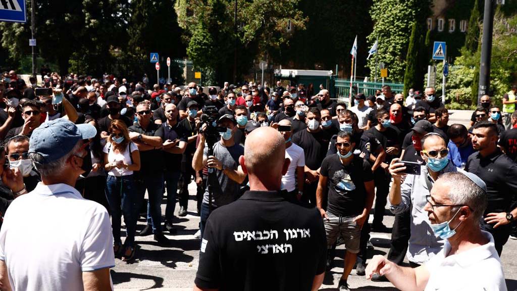 הפגנת הכבאים מול קריית הממשלה בירושלים. (צילום: קובי וולף)