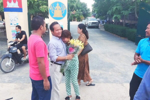פעילת האיגוד המקצועית  סוי סרוס שוחררה מהכלא בקמבודיה. (צילום: IndustriALL)