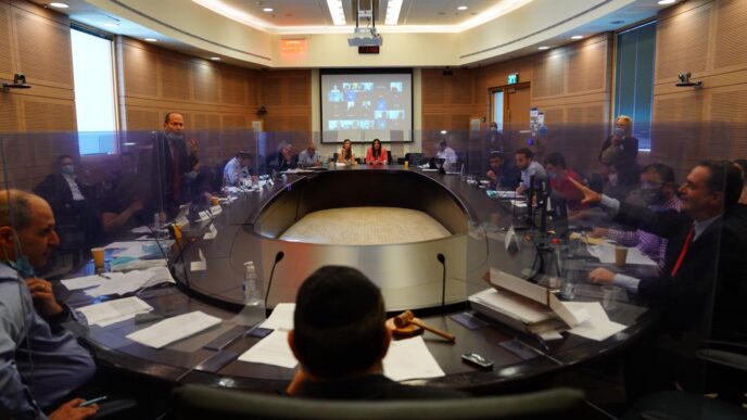ישיבת ועדת הכספים של הכנסת בהשתתפות שר האוצר ישראל כ"ץ. (צילום: עדינה ולמן, דוברות הכנסת)