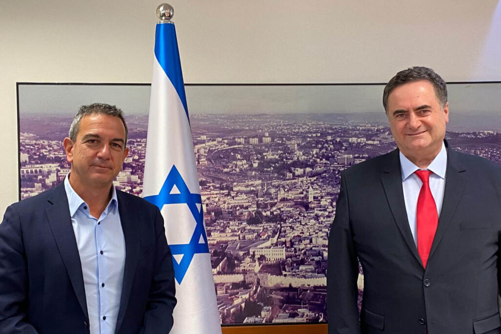 שר האוצר כ"ץ ויו"ר התאחדות התעשיינים רון תומר. (צילום: דוברות האוצר) שר האוצר כ"ץ ויו"ר התאחדות התעשיינים רון תומר. (צילום: דוברות האוצר)