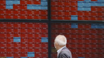 בורסה בטוקיו, יפן. 28 במאי 2020. (AP Photo/Eugene Hoshiko)