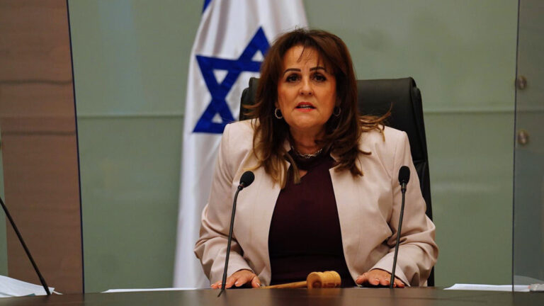 ח"כ קטי שטרית, בישיבת ועדת החינוך, התרבות והספורט על החזר כספי להורים בעקבות ביטול המסעות לפולין (צילום: עדינה ולמן/דוברות הכנסת)