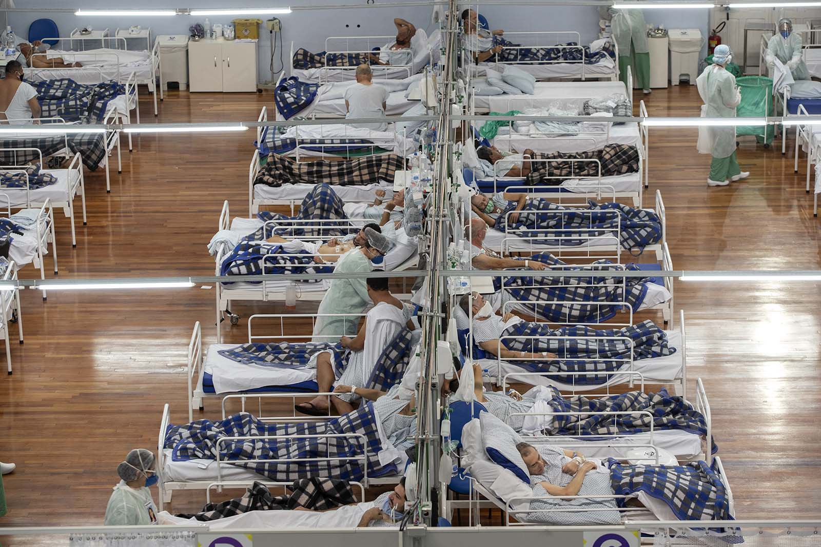 בית חולים ארעי לחולי קורונה באולם ספורט בסאו פאולו ברזיל. 9 ביוני (AP Photo/Andre Penner)
