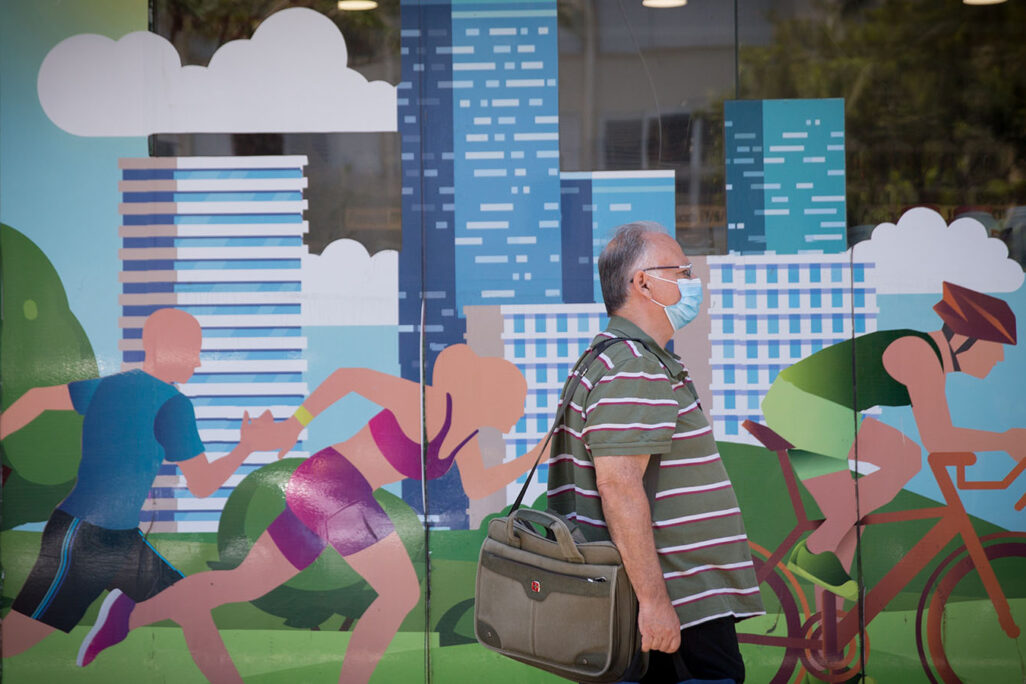 תל אביב, התחרות על משרות פנויות גוברת (צילום: מרים אלסטר/פלאש90) תל אביב, התחרות על משרות פנויות גוברת (צילום: מרים אלסטר/פלאש90)