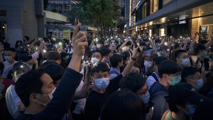 הפגנה בהונג קונג לציון שנה למחאה כנגד מאמצי החקיקה הפרו סיניים במושבה הבריטית לשעבר. יוני 2020. (צילום: Photo by Tang Yan/SOPA Images/LightRocket via Getty Images)