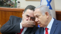 נתניהו וכ"ץ בישיבת ממשלה. ארכיון. (צילום: מארק ישראל שלם)