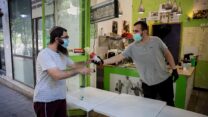 פלאפליה. למצולמים אין קשר לנאמר בכתבה (צילום: נתי שוחט/פלאש90)