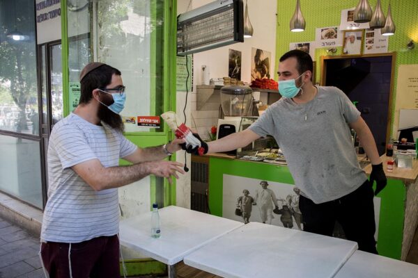 פלאפליה. למצולמים אין קשר לנאמר בכתבה (צילום: נתי שוחט/פלאש90)