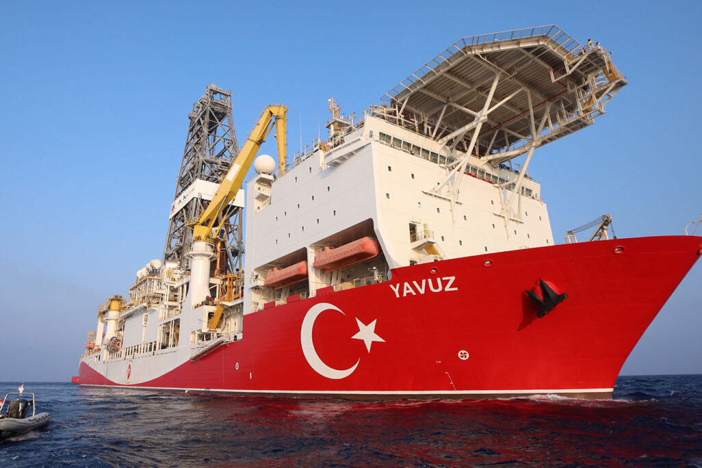 ספינת קידוח טורקית בים התיכון. (Photo by Celal Gunes/Anadolu Agency via Getty Images)