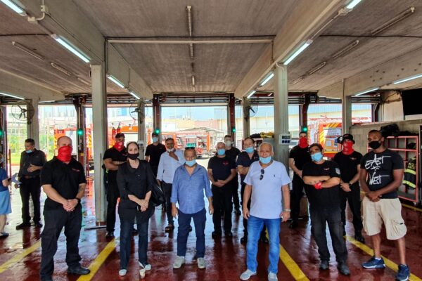 אסיפת מחאה של כבאים במרחב רחובות (צילום: ההסתדרות)