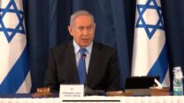 ראש הממשלה בנימין נתניהו בפתח ישיבת הממשלה (צילום: לע"מ)