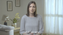 צילום מתוך סרט הפרסומת של ההסתדרות. נתקלת באלימות במשפחה? פני לקו החם של נעמת (צילום מסך)