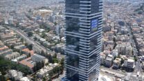 בניין משרדים מעל לבני ברק. ״שוק הנדל״ן הנזיל כבר נכנס למשבר״ (צילום: גילי יערי, פלאש 90)