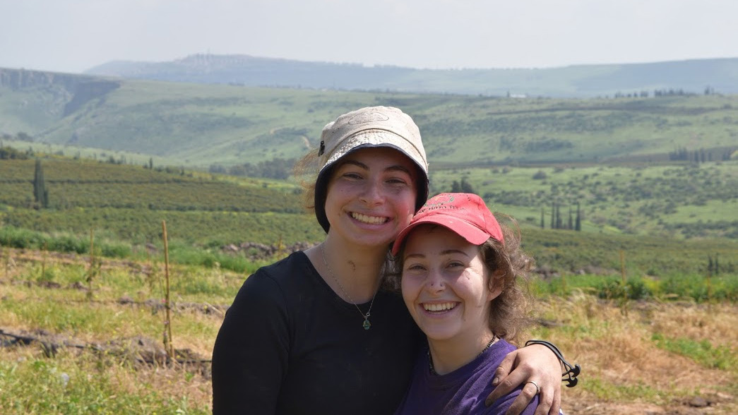 Working the fields on Kibbutz Ravid: Amanda McCarthy and Alana Gross. (Photograph: Koral Gur)