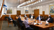 דיון דחוף בלשכת ראש הממשלה נוכח העלייה בהיקף התחלואה, 16 ביולי (צילום: חיים צח/לע"מ)
