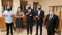 שר האוצר ישראל כ"ץ, יו"ר ההסתדרות ארנון בר-דוד, שר העבודה והרווחה איציק שמולי, סגן שר האוצר יצחק כהן, יו"ר איגוד העובדים הסוציאליים בהסתדרות ענבל חרמוני (צילום: דוברות ההסתדרות)