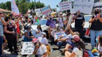 העובדות הסוציאליות חוסמות את רחוב אבן גבירול בתל אביב (צילום: טל כרמון)