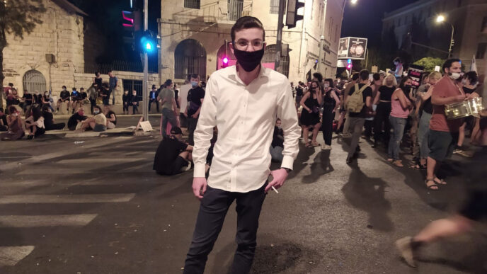 יעקב, 22, מירושלים, הגיע כי הוא תומך. (צילום: יהל פרג')