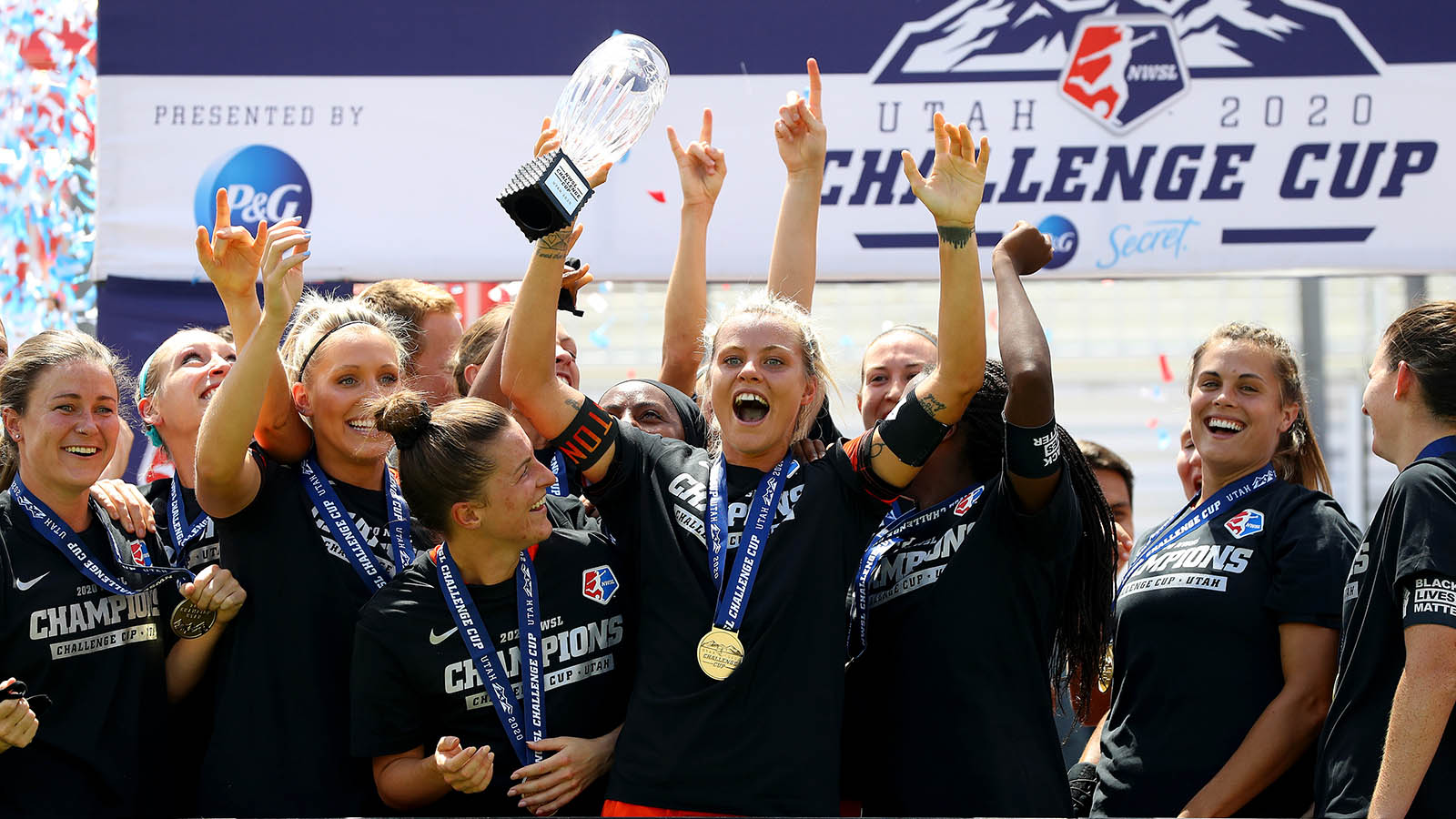 שחקניות יוסטון דאש זוכות באליפות ליגת ה-NWSL בכדורגל (Photo by Maddie Meyer/Getty Images)