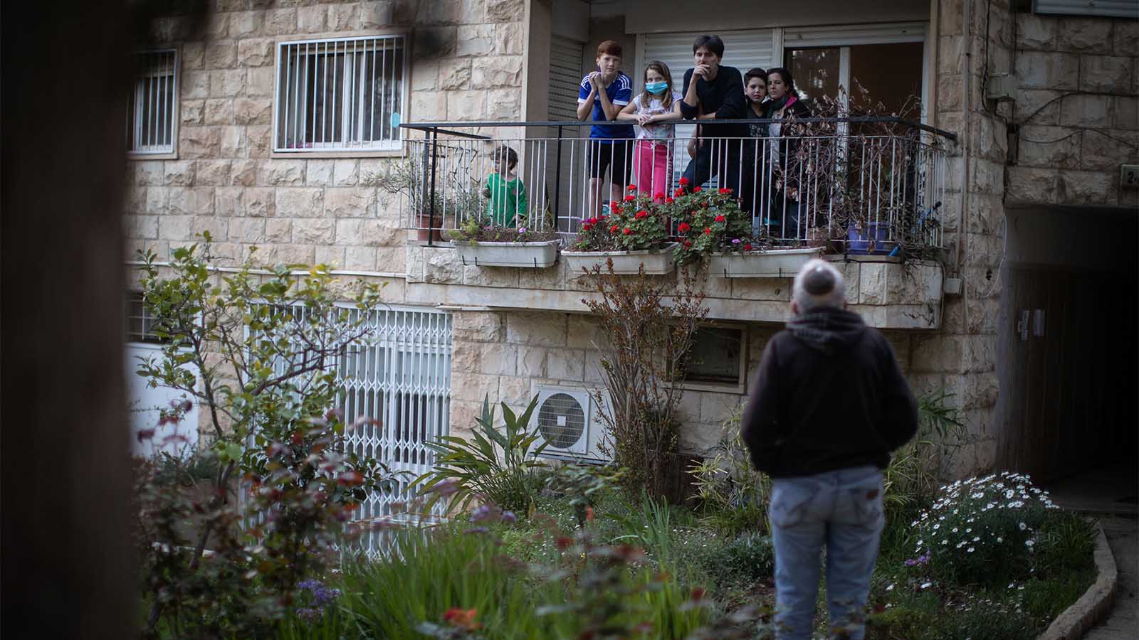 מעל מיליון ישראלים נכנסו לבידוד מפברואר, 27% מבעלי ההכנסות הנמוכות מהממוצע לא יודעים אם יישמעו להנחיות בלי פיצוי (צילום: הדס פרוש / פלאש 90)