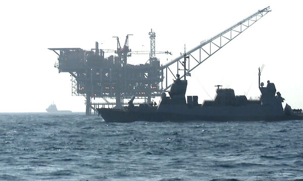 כלי שיט של חיל הים בתרגיל אבטחה ליד אסדת תמר (צילום: דובר צה״לֹ)