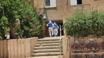 בית בערד בו נמצאה גופת אדם בשנות החמישים לחייו במצב ריקבון מתקדם, יולי 2020 (צילום: זק"א)