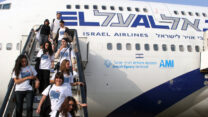עולים יורדים ממטוס בנתב"ג (צילום: מארק ישראל סלם / POOL)