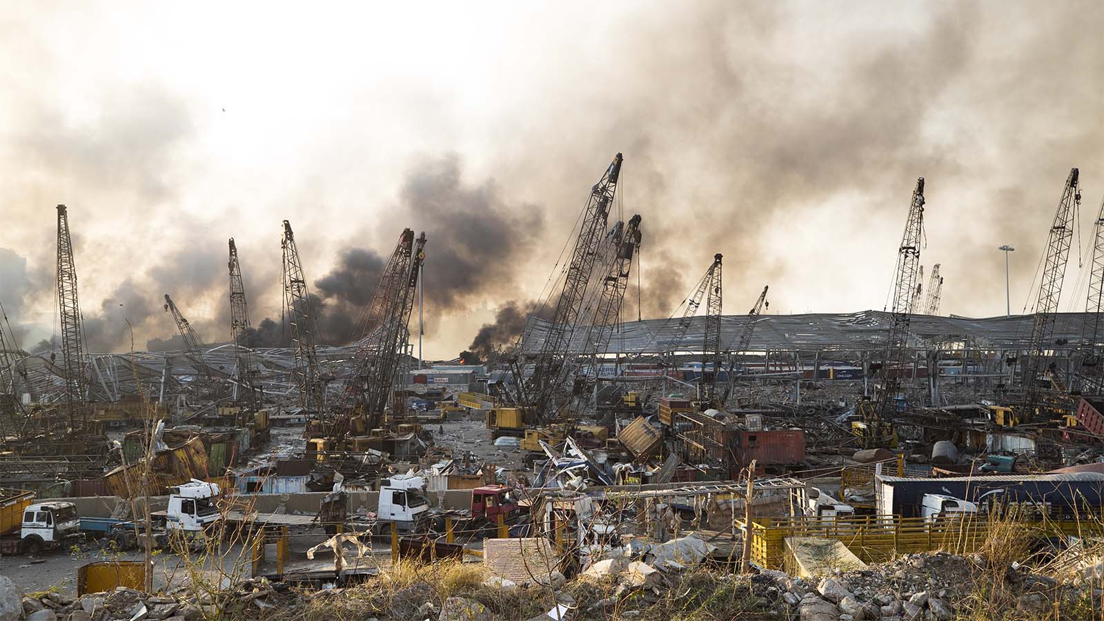 זירת הפיצוץ בנמל ביירות ב-2020. לבנון איבדה את תכולת מחסני התבואה (AP Photo/Hassan Ammar)